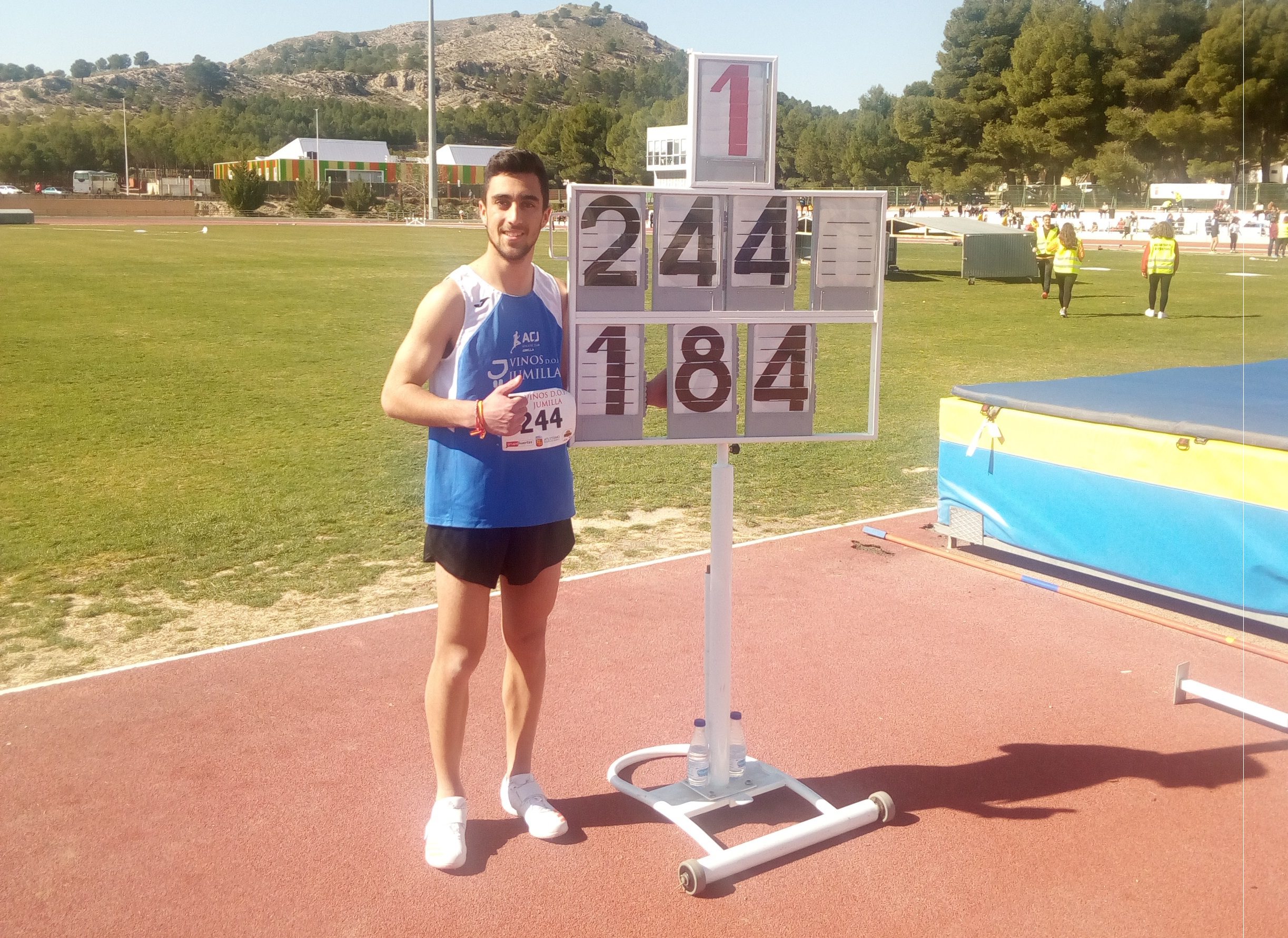 Juan Carlos Guardiola se cuelga la medalla de oro en salto de altura del Campeonato Regional