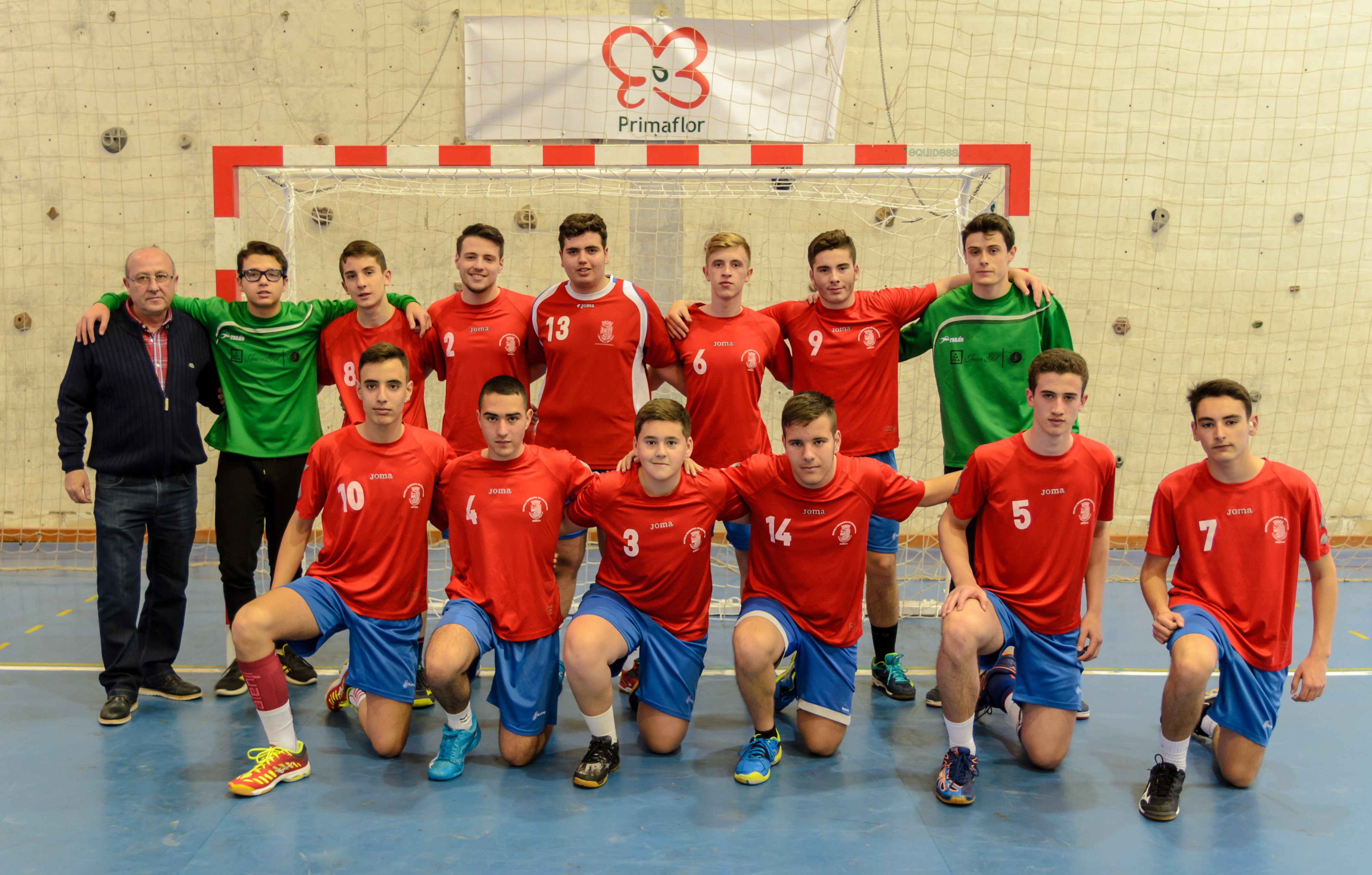 El Cadete Masculino de la Escuela de Balonmano no pudo en la final con el Águilas (33-35)