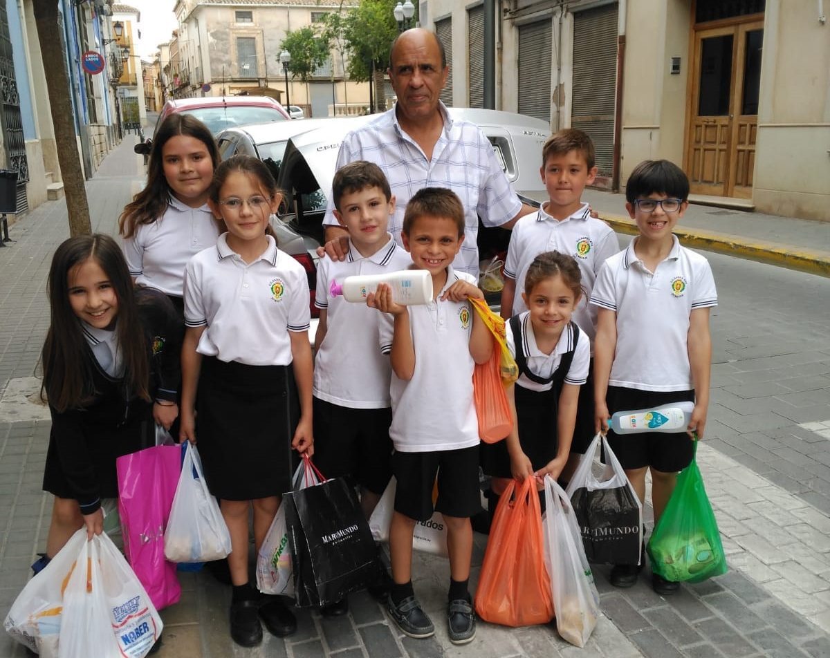 Cáritas fue la beneficiaria de la recogida de alimentos del Centro Concertado Santa Ana