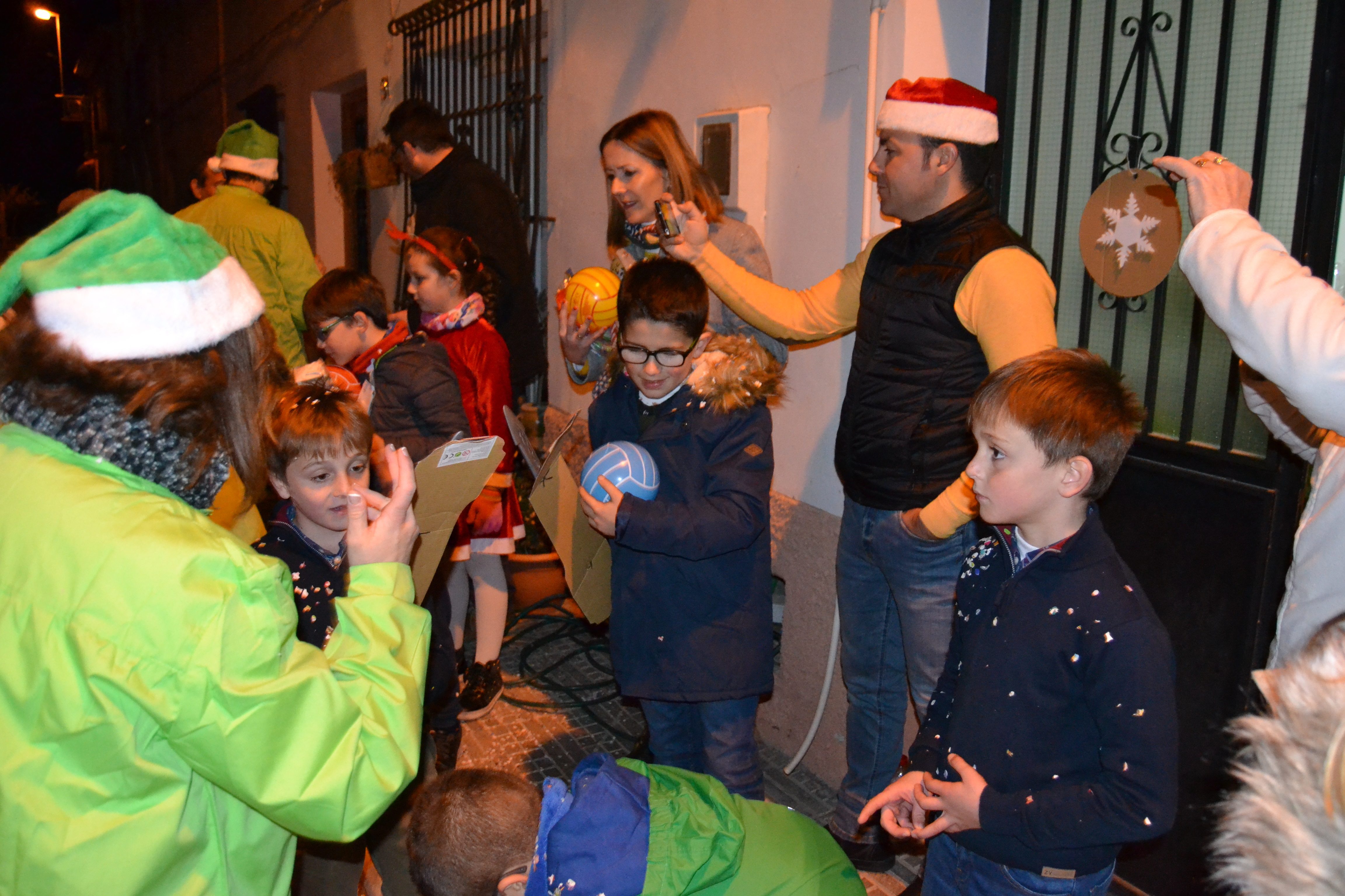 Papá Noel hizo una visita exprés a la pedanía de la Fuente del Pino