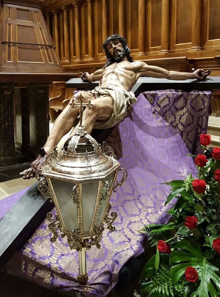 El Cristo de la Vida presidirá esta noche el Vía Crucis de la parroquia de Santiago que recorrerá las calles del barrio de San Antón.