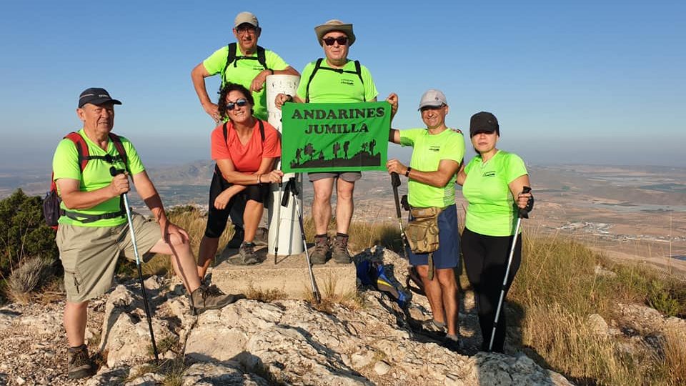 El grupo de senderismo andarines de Jumilla sube a la cima de la Sierra del Buey