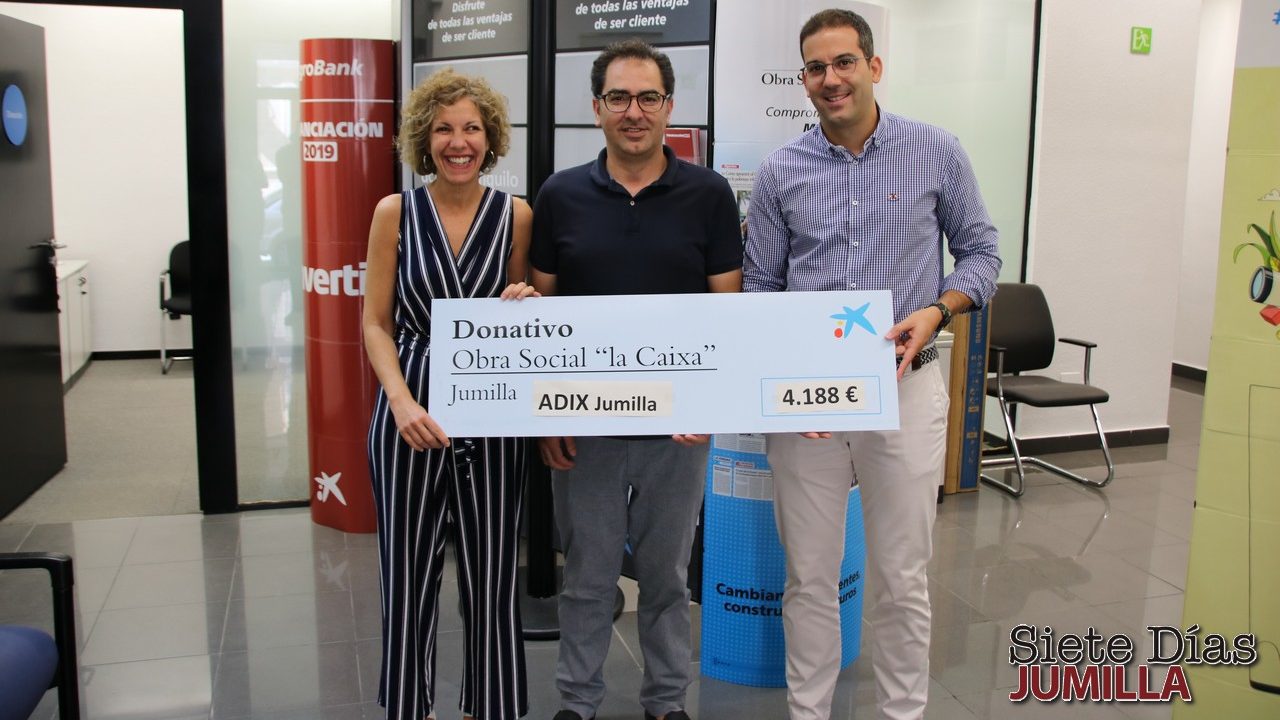 La Asociación ADIX Jumilla y Club Jumilla BTT reciben una donación por la Caixa