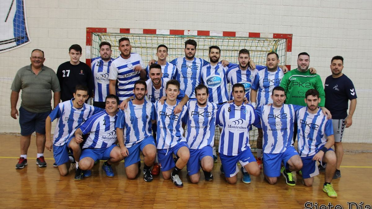 Victoria holgada del Club Balonmano Jumilla para no perder la estela del líder