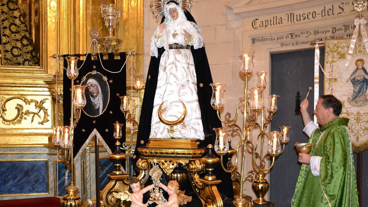 La imagen de la Virgen de las Penas estrena andas, restauradas por Mariano Spiteri