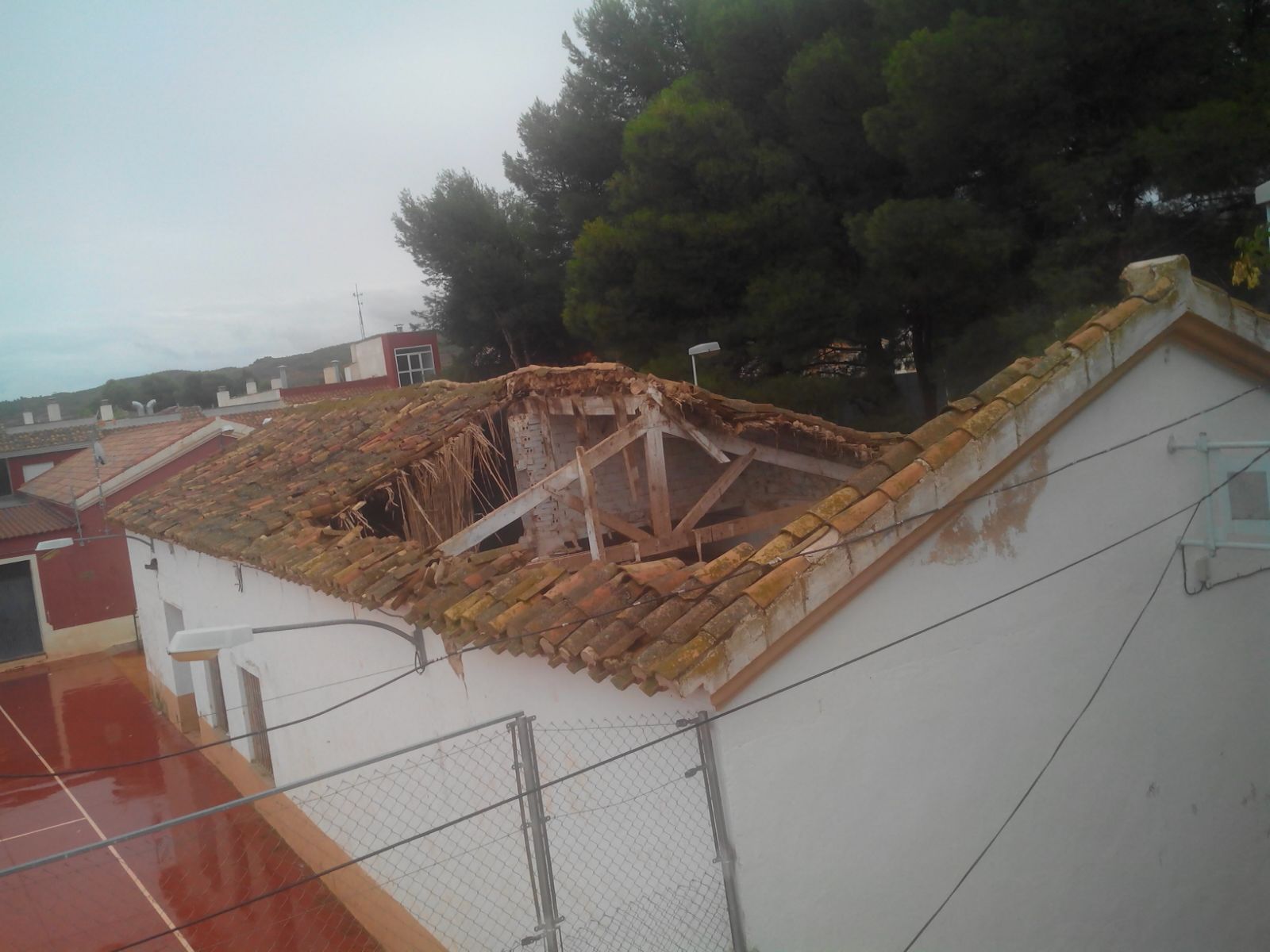 Valemur reparará la cubierta de la escuela de la Fuente del Pino