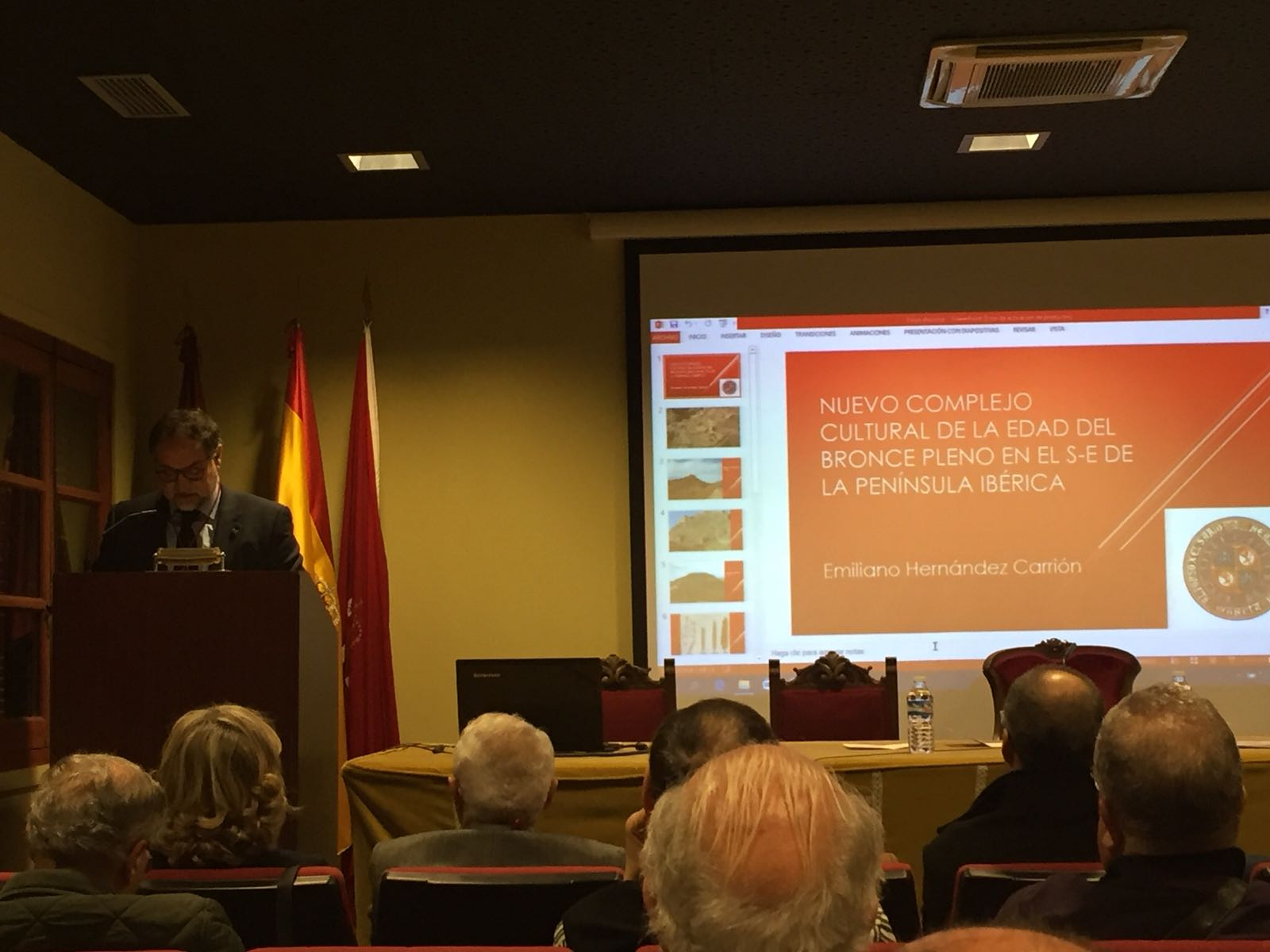 Emiliano Hernández oficializa la apertura del curso de la  Academia Alfonso X El Sabio