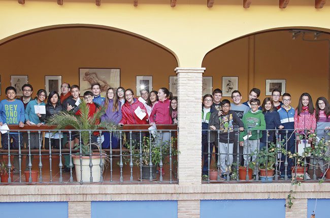 Cerca de cien alumnos de los institutos visitaron la exposición de Zaragoza