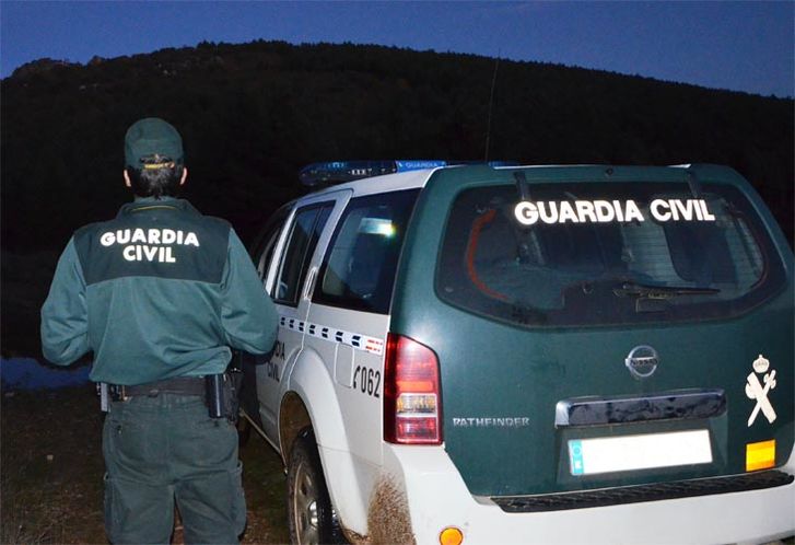 La Guardia Civil busca al acusado de apuñalar a un hombre después de robarle