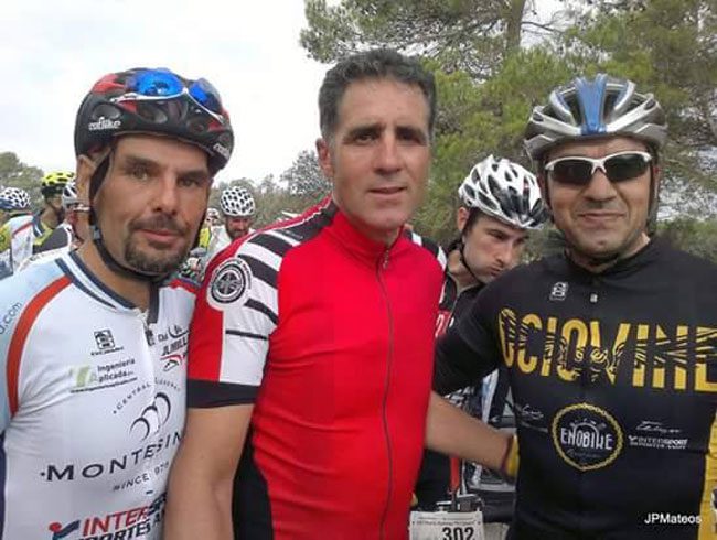 Los ciclistas locales compartieron carrera con Miguel Induráin